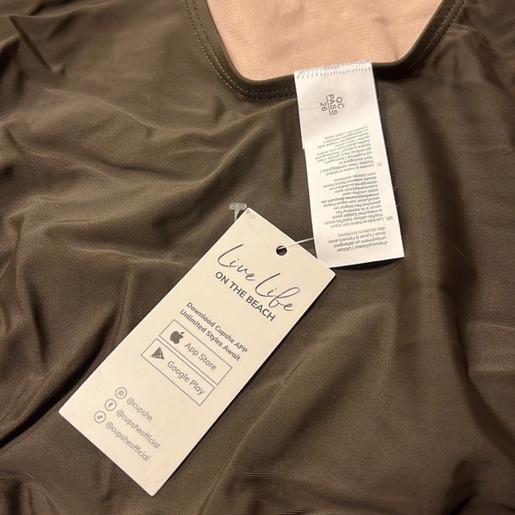 Small size bathing suit, beautiful dark brown by CUPSHE x Stassie - Picture 7 of 13